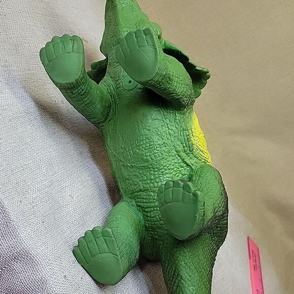 Vintage 2005 Toy Major Trading Co. Large Triceratops Rubbery Dinosaur Figure - Picture 5 of 6